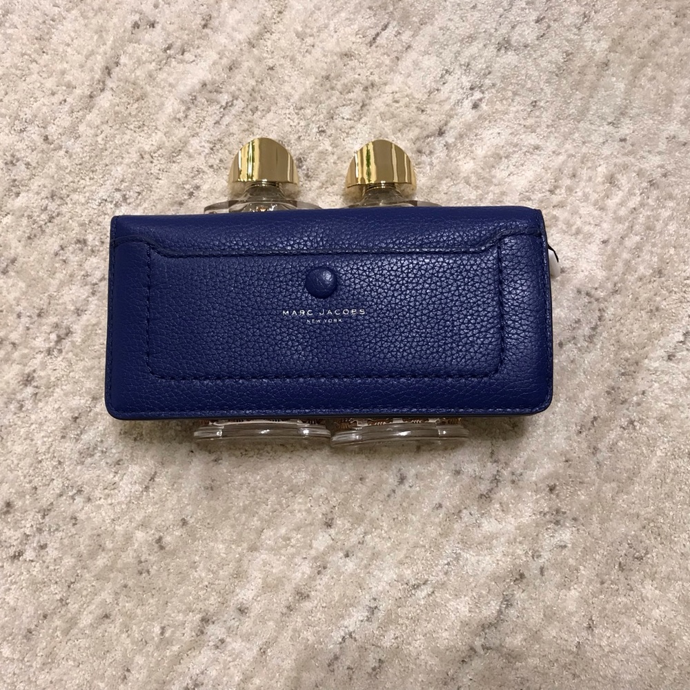 MARC JACOBS wallet.